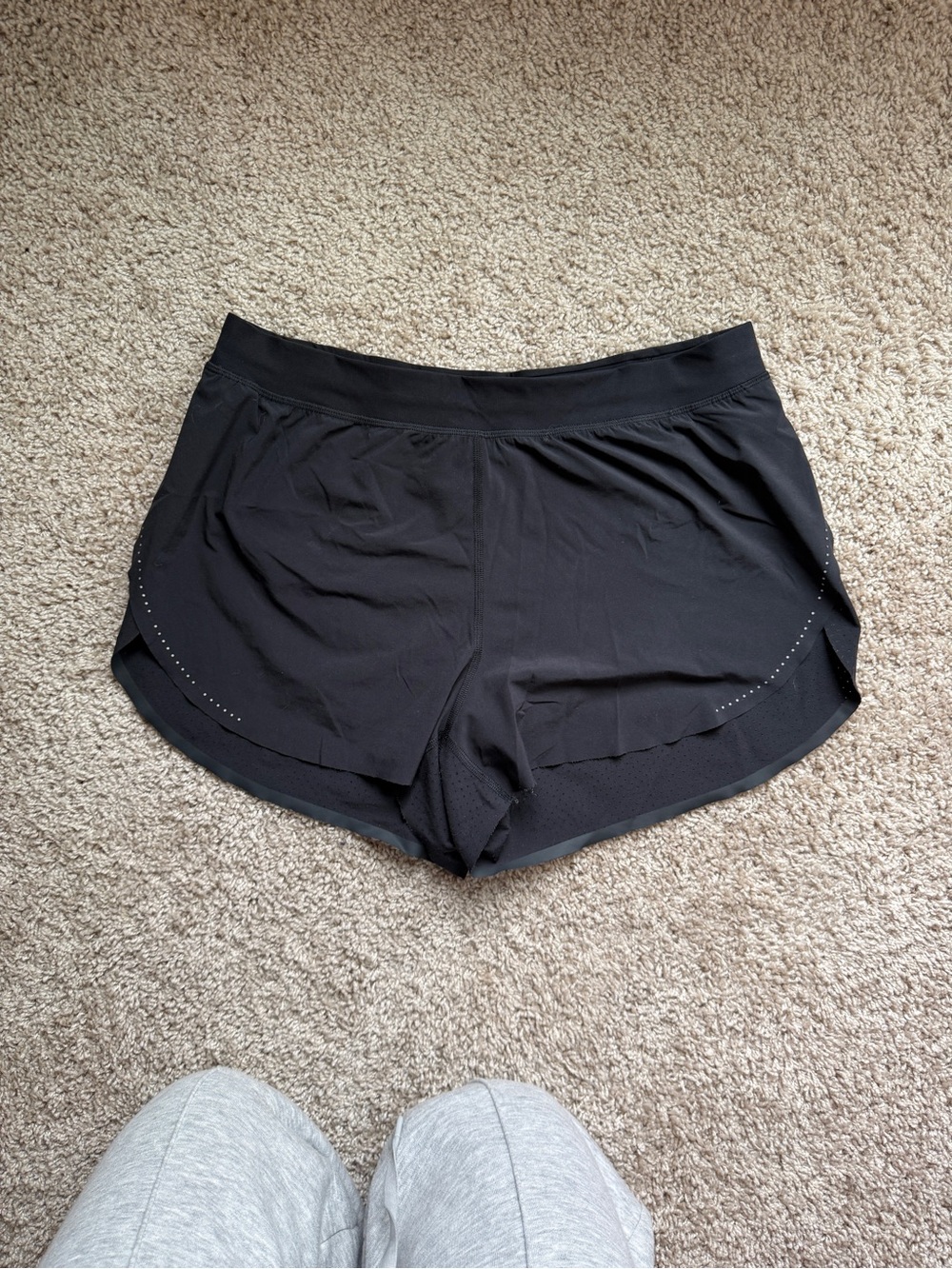 Lululemon Find Your Pace Short 3" *Lined - Picture 2 of 6